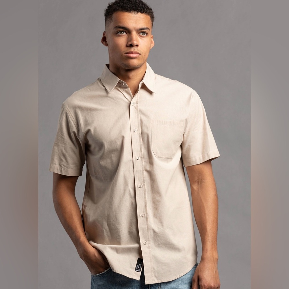 RSQ Solid Chambray Button Up Shirt. Flat collar. Button front. Short sleeves.